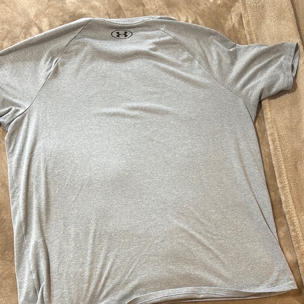 Under Armour Men's Gray T-Shirt - Picture 3 of 3